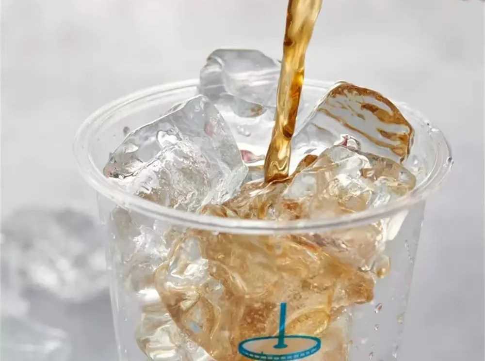 智能灌装新纪元——杯装饮料与食用冰自动灌装机重塑饮品生产格局