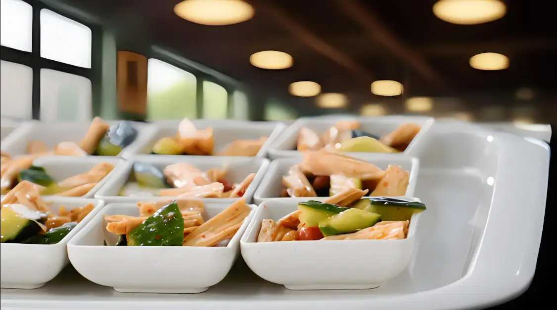 铝箔盒包装机：让预制菜工厂效率提升50%的秘诀