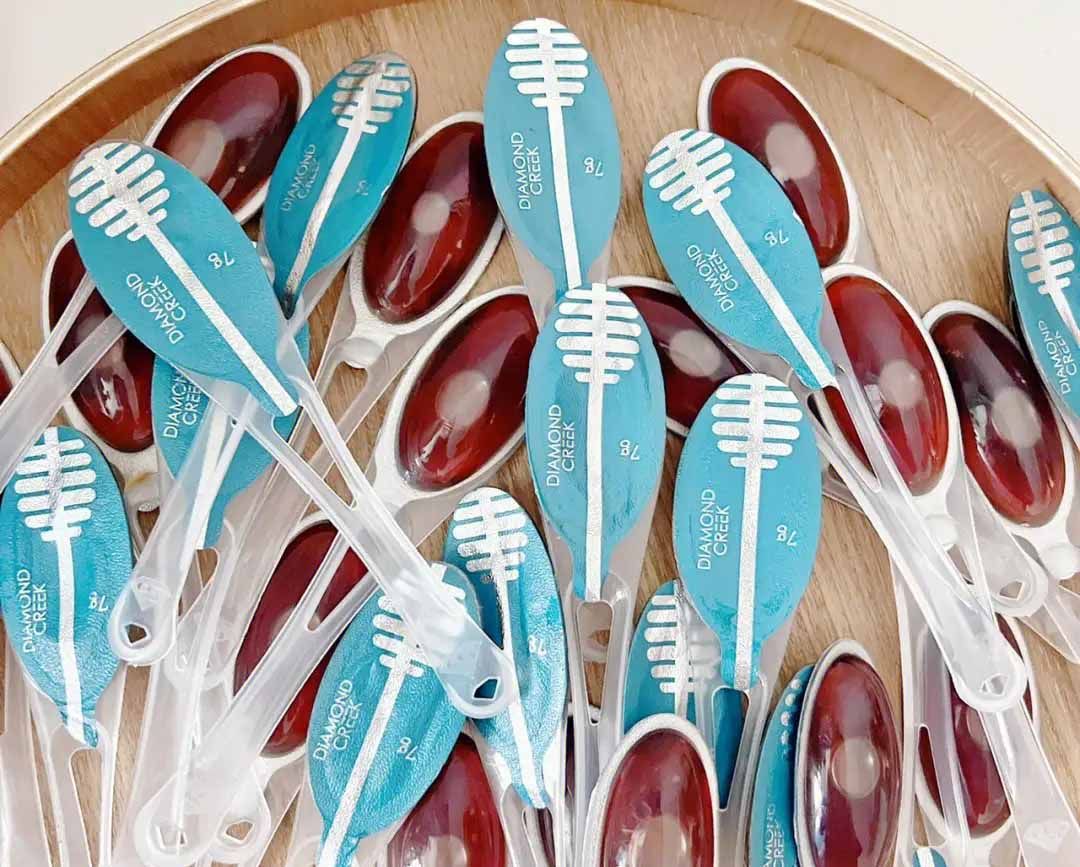 1729319576391772.jpg 勺装蜂蜜02.jpg