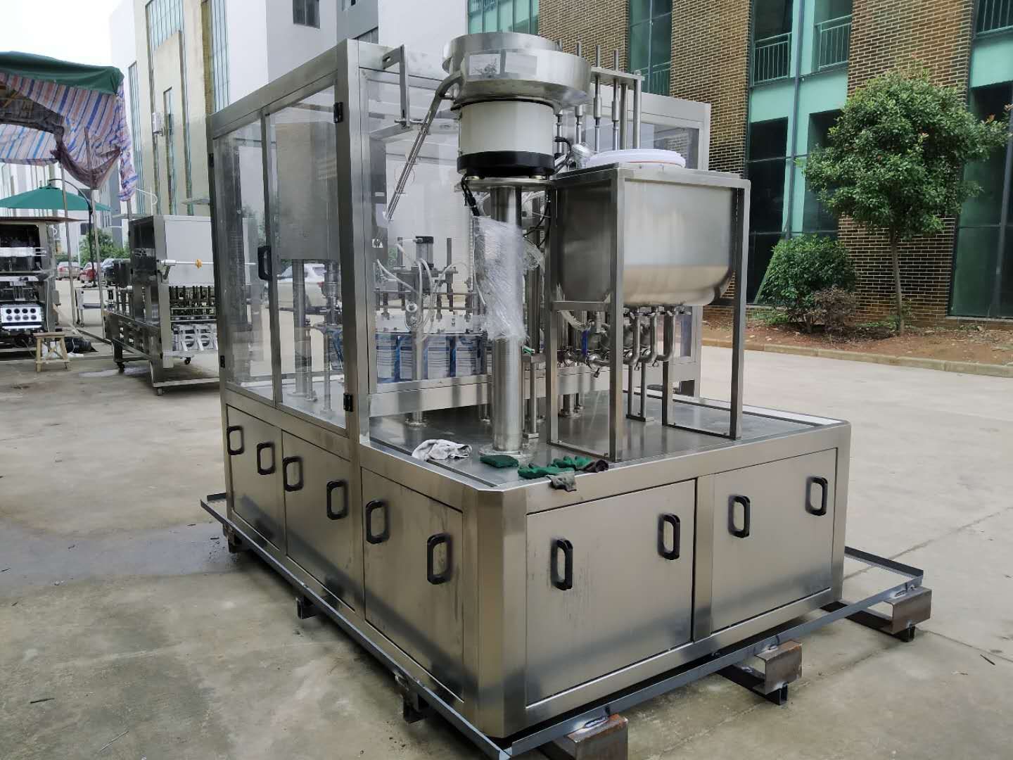 LG-460 吸嘴袋灌装旋盖机.jpg