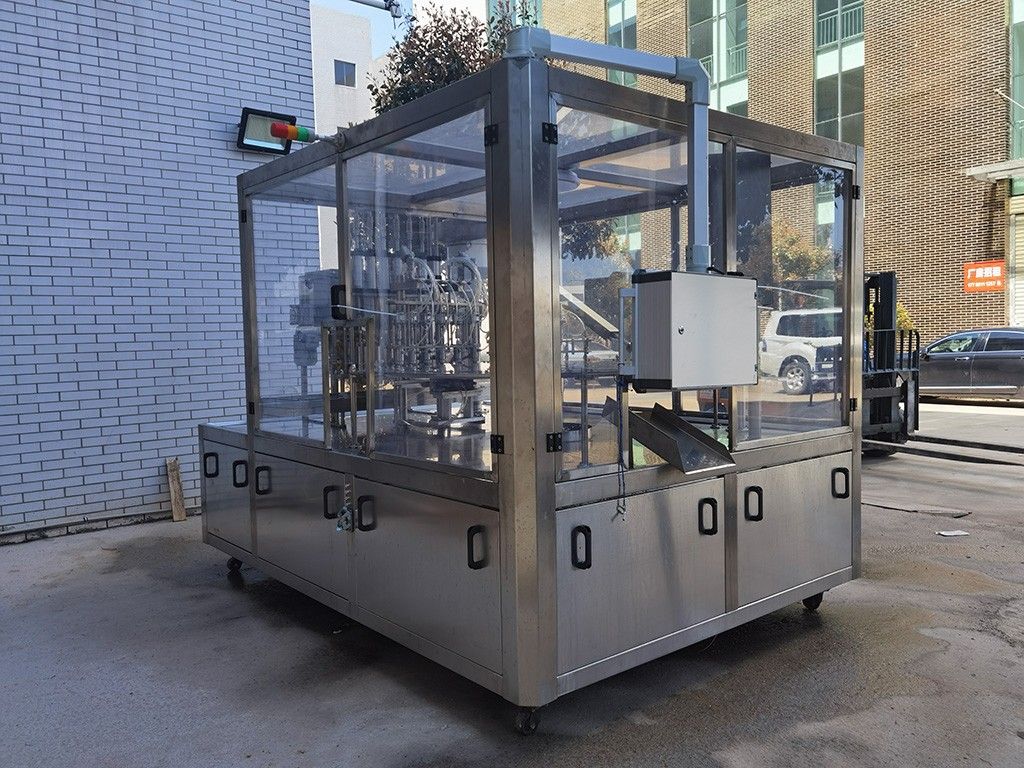 LG-620 斜嘴袋灌装旋盖机（小）.jpg