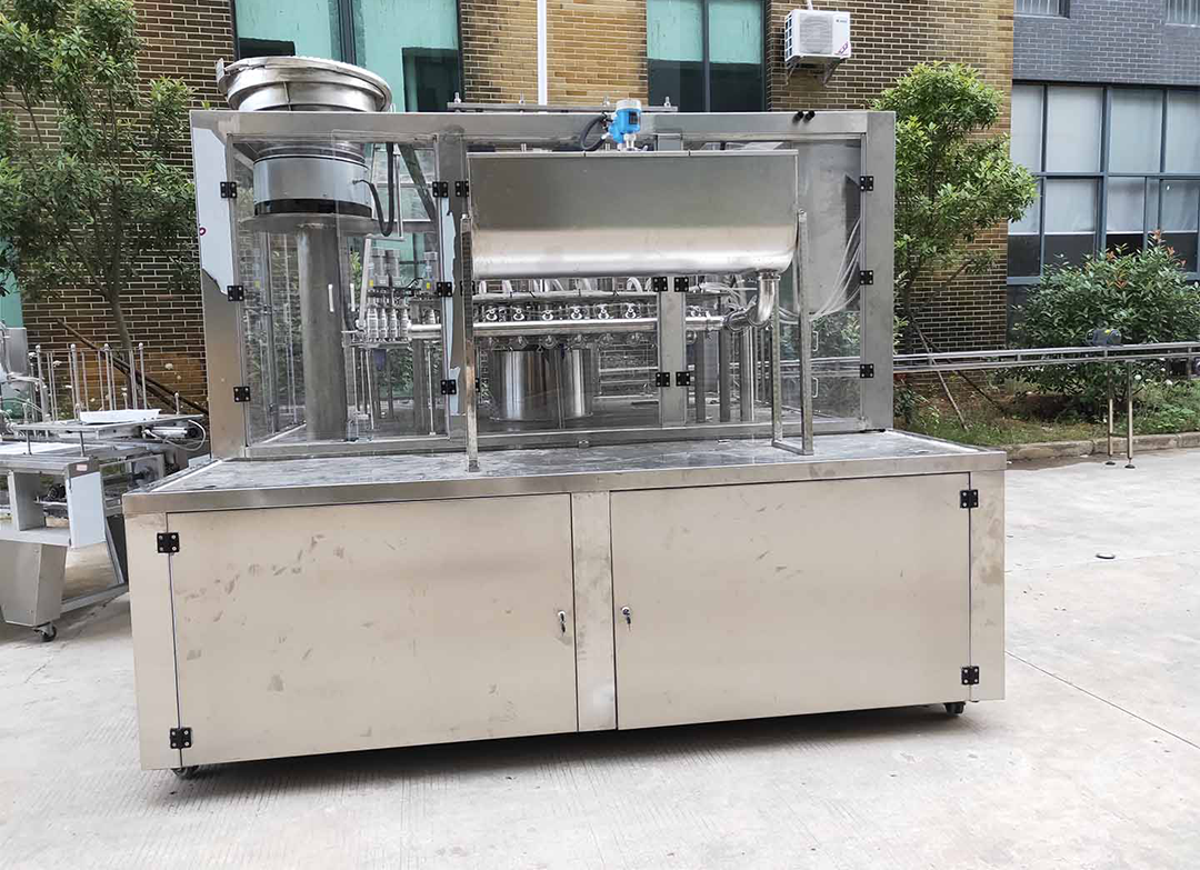 LG-900 斜嘴袋灌装旋盖机_.png